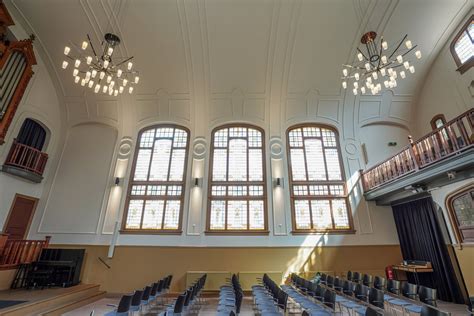 Inrichtingsmogelijkheden van de kerkzaal voor vergaderingen of presentaties.