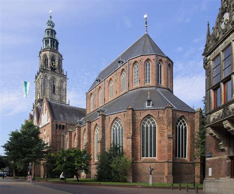 Een afbeelding van de Martinikerk in Groningen, een locatie waar het lied gezongen werd.