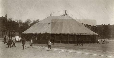 illustratie van een historische evangelisatie tent uit 1909