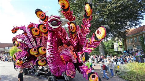Krantenartikel over het Bloemencorso Lichtenvoorde met datum en tijden