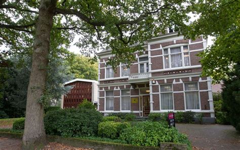 Afbeelding van de Theologische Universiteit van de Christelijke Gereformeerde Kerken in Apeldoorn.