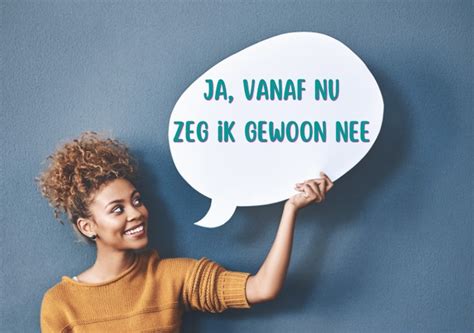 Een persoon die zichzelf accepteert en met vertrouwen de toekomst tegemoet ziet.