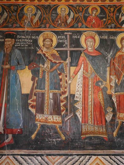 Interieur van een Byzantijnse kerk met fresco's en iconen