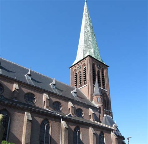 Architecturale details van de Bonifatiuskerk in Elden