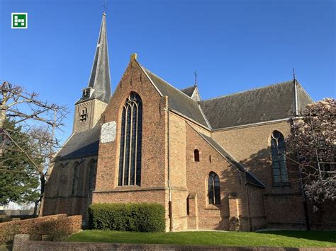 De noordzijde van de hervormde kerk en toren van Hagestein voor de restauratie.