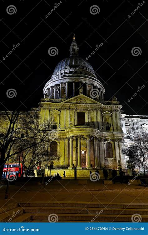 Artistieke impressie van de St. Paul's Cathedral met zijn kenmerkende koepel