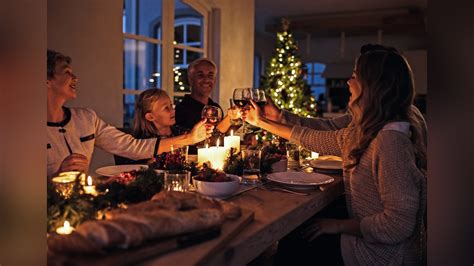 Thematische foto van een kerstdiner met het Leger des Heils