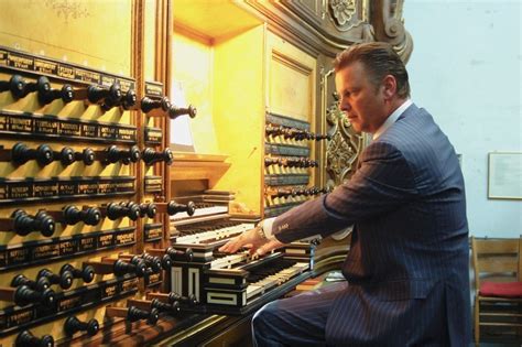 foto van Peter Wildeman achter een orgel