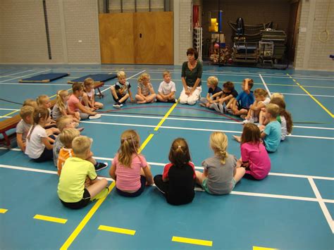 Kinderen die deelnemen aan de kinderkerk