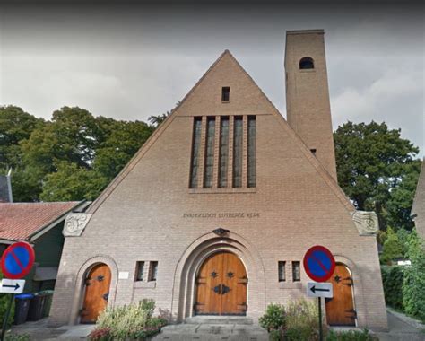 Groepsfoto van belijdenislingen in de Lutherse Kerk Hilversum (circa 1927)